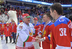 Aleksandr Lukashenko with Russian players