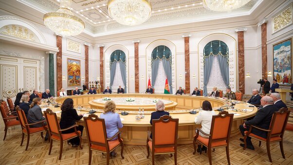 Церемония вручения дипломов доктора наук и аттестатов профессора научным и научно-педагогическим работникам Александр Лукашенко, вручение дипломов доктора наук и аттестатов профессора, церемония вручения