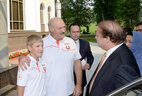Prime Minister of Pakistan Nawaz Sharif, his spouse and son visited the Ozerny residence of Belarus President Alexander Lukashenko in Minsk District. The Belarusian head of state together with his younger son Nikolai took the guests on an improvised tour of the residence