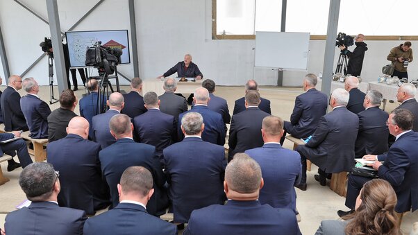 Выездной семинар-совещание по сельскому хозяйству в Минском районе Лукашенко семинар-совещание, где Лукашенко сегодня, Лукашенко про падеж скота