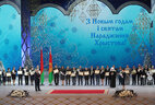 Президент Беларуси Александр Лукашенко с лауреатами премий