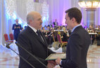 Deputy Chief Director of the Central Directorate for Televised News Sergei Gusachenko is commended by the head of state