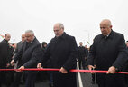 Chairman of the Gomel Oblast Executive Committee Vladimir Dvornik, Belarus President Alexander Lukashenko and Transport and Communications Minister Anatoly Sivak cut the red ribbon to open the bridge to traffic