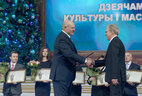 Alexander Lukashenko presents the award to employee of the Belarusian Culture, Language, and Literature Studies Center of the National Academy of Sciences of Belarus Boris Lazuko