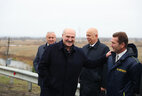 Alexander Lukashenko talks to the construction workers who renovated the bridge