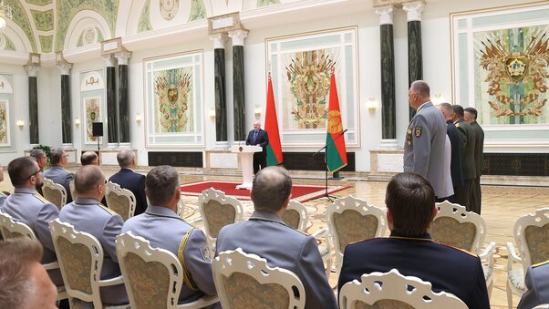 Лукашенко, генералы, погоны, Дворец Независимости Лукашенко, генералы, погоны, Дворец Независимости