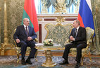 Alexander Lukashenko meets with Russian President Vladimir Putin