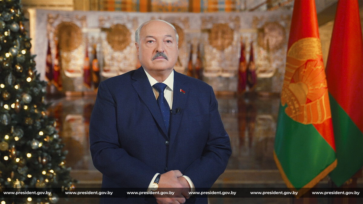 Александр Лукашенко поздравил белорусок с Днем женщин
