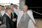 Alexander Lukashenko visited the Khrapy dairy farm of ZAO ASB-Agro Teterino in Krugloye District