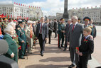 Александр Лукашенко пообщался с участниками праздничного шествия