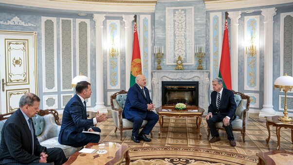 Переговоры со спецпосланником США Джоном Коулом Джон Коул Лукашенко, Лукашенко и Коул, встреча Лукашенко и Коула
