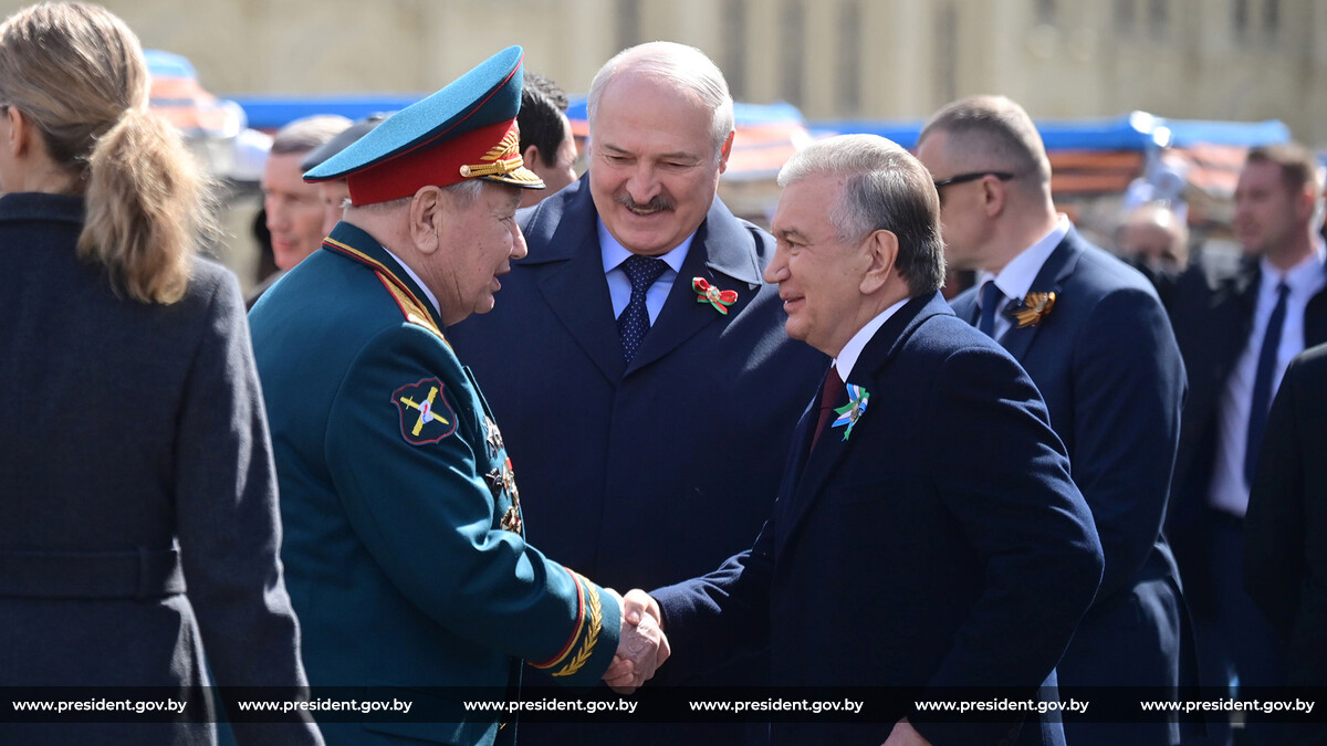 Лукашенко на параде победы в москве фото