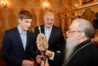The head of state gifted an Easter basket and an Easter egg, which had been made using the Sozh filigree technique, to Metropolitan Filaret