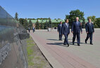 Александр Лукашенко во время посещения Брестской крепости