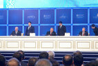 Alexander Lukashenko, Nursultan Nazarbayev and Vladimir Putin sign the Eurasian Economic Union Treaty