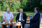 Во время неформальной встречи с Президентом России Владимиром Путиным и Президентом Таджикистана Эмомали Рахмоном