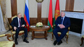 Лукашенко встретил Путина в аэропорту