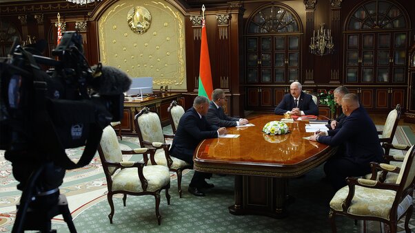Рассмотрение кадровых вопросов Александр Лукашенко, кадровые вопросы, Лукашенко кадры, Лукашенко новости сегодня