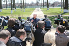 Александр Лукашенко во время посещения Хойников ответил на вопросы журналистов