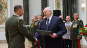 Президент Беларуси Александр Лукашенко, выпускники, военные, награды