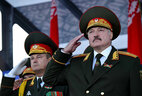 Александр Лукашенко на параде в честь 75-й годовщины освобождения Беларуси от немецко-фашистских захватчиков и Дня Независимости