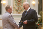 Alexander Lukashenko presents shoulder boards of major general of justice to Alexei Volkov