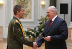 Alexander Lukashenko presents major general’s shoulder boards to Alexander Shkirenko