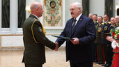 Александр Лукашенко, военные, церемония чествования выпускников, Дворец Независимости