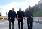 The section of the second ring road around Minsk is opened by (from left to right) Belarus’ Transport and Communications Minister Anatoly Sivak, Belarus President Alexander Lukashenko, Chairman of the Minsk Oblast Executive Committee Semyon Shapiro