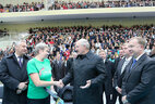 Александр Лукашенко посетил универсальный спортивный зал Центра олимпийского резерва Жлобина, где ознакомился с его оснащением и организацией работы, а также в целом с благоустройством и социально-экономическим развитием Жлобина и Жлобинского района