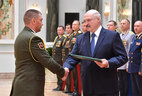 Letter of commendation from the Belarusian President is presented to graduate of the Budyonny Military Academy of Russia’s Defense Ministry lieutenant colonel Ivan Dovgyalo