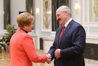 Alexander Lukashenko presents the Medal for Excellent Labor to administrator of the Berezina Central District Hospital Alina Zhiznevskaya