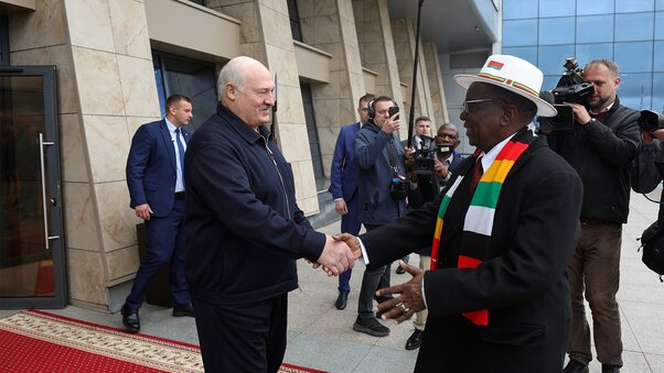 Завершился рабочий визит Президента Зимбабве Эммерсона Мнангагвы в Беларусь Лукашенко и Президент Зимбабве, проводы Эммерсона Мнангагвы