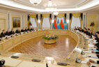 Президент Беларуси Александр Лукашенко принял участие в переговорах в расширенном составе со своим казахстанским коллегой Нурсултаном Назарбаевым