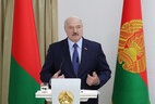 Александр Лукашенко во время встречи в Академии управления