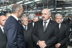 Александр Лукашенко во время посещения предприятия ОАО 'Мотовело'