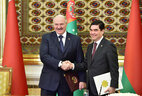 Belarus President Alexander Lukashenko and Turkmenistan President Gurbanguly Berdimuhamedow