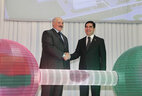 Президент Беларуси Александр Лукашенко и Президент Туркменистана Гурбангулы Бердымухамедов во время церемонии