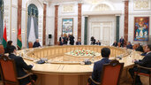 Александр Лукашенко во время встречи с участниками заседания Совета Парламентской ассамблеи ОДКБ