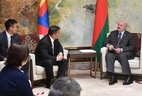 Переговоры Президента Беларуси Александра Лукашенко с Президентом Монголии Халтмагийн Баттулгой на полях саммита Шанхайской организации сотрудничества в Циндао