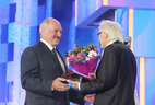 Alexander Lukashenko presents the Union State prize in literature and art to sculptor Ivan Misko (Belarus)