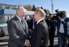 Президент Беларуси Александр Лукашенко встретил Президента России Владимира Путина, который прибыл в Могилев для участия в V Форуме регионов Беларуси и России