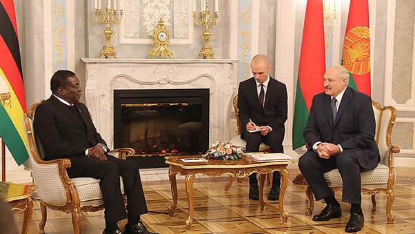 Переговоры с Президентом Зимбабве Эммерсоном Мнангагвой в узком составе Переговоры с Президентом Зимбабве Эммерсоном Мнангагвой в узком составе