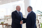 Belarus President Aleksandr Lukashenko and former president of Kyrgyzstan Kurmanbek Bakiyev