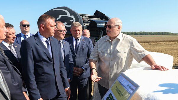 Рабочая поездка в Березовский район Брестской области опытный образец комбинированного рулонного пресс-подборщика отечественной разработки