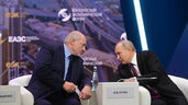 Александр Лукашенко и Владимир Путин во время II Евразийского экономического форума в Москве