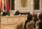 The Presidents sign a joint statement after the talks