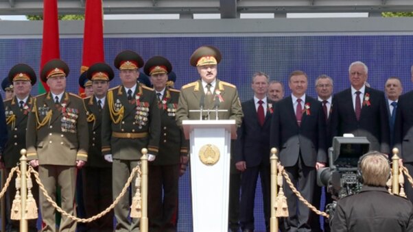 Прэзідэнт Беларусі Аляксандр Лукашэнка выступіў на парадзе ў гонар 70-й гадавіны Перамогі Прэзідэнт Беларусі Аляксандр Лукашэнка выступіў на парадзе ў гонар 70-й гадавіны Перамогі