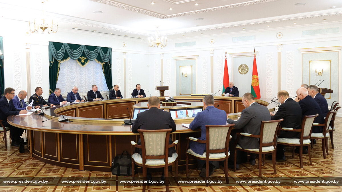 Селекторное совещание по вопросам уборочной кампании | Официальный  интернет-портал Президента Республики Беларусь