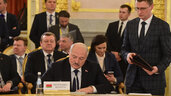 Президент Беларуси Александр Лукашенко во время подписания документов по итогам заседания Высшего Евразийского экономического совета